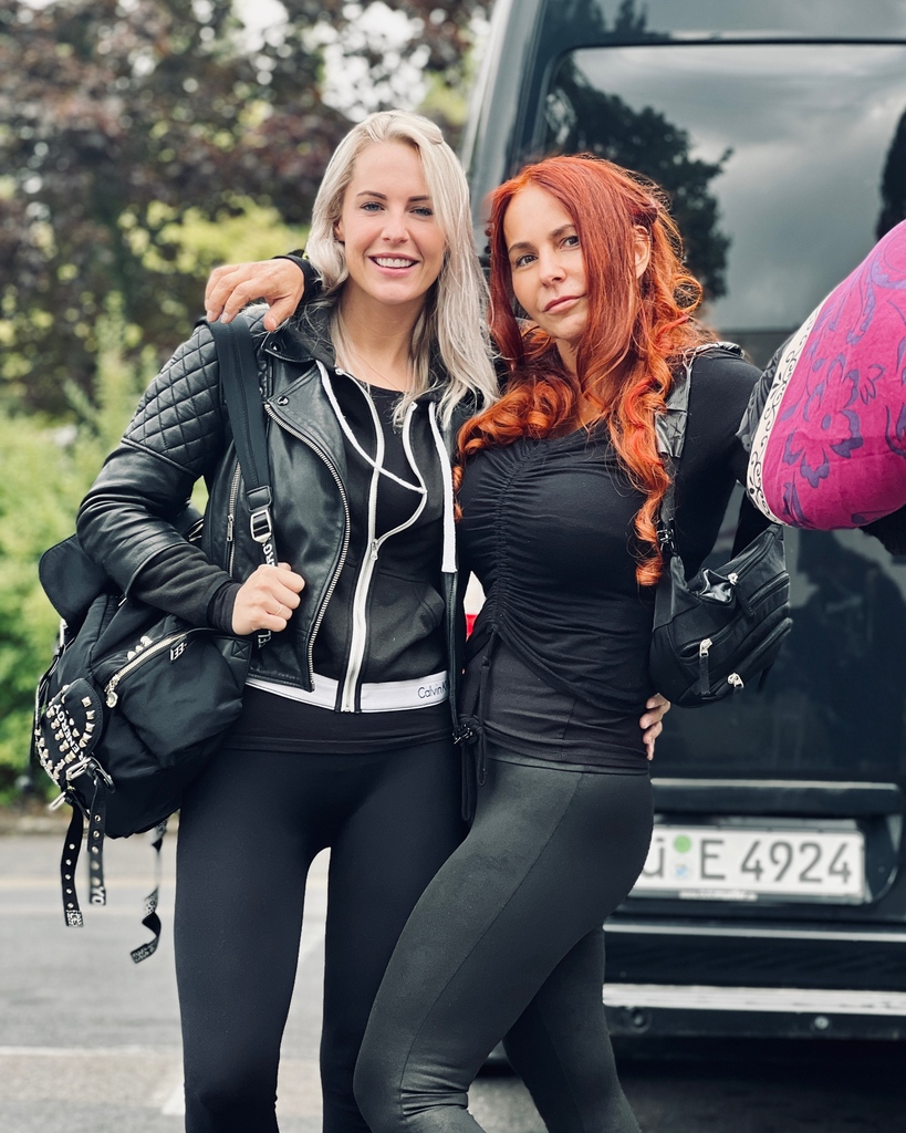 WolveSpiritBand's tweet photo. Debbie and Silly, our baseplayer, happy together.
#wolvespiritband #metalband #musicphotography #metal #metalmusic #wolvespirit #rockband #femalelead #hardrock #heavyrock #hammondorgan #rockmusic #heavyrock #longhair #femalemetal #femalefronted #femalesinger #rockwoman https://t.co/nwQcvgRgTI