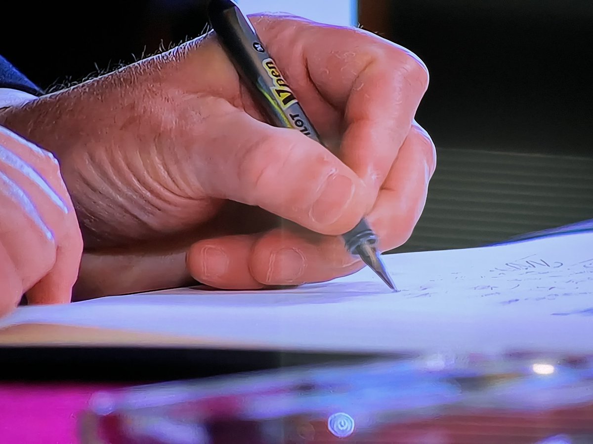 ibecks's tweet photo. Of all the fountain pens you could choose to sign the proclamation of a new king… (Pilot Vpen, £2.50) https://t.co/auIUhoQLSq