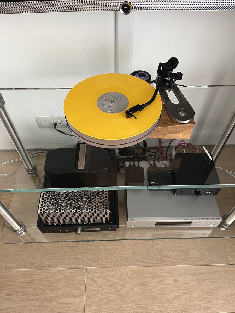 JKadanik's tweet photo. New arrivals. #weekendpleasures https://t.co/pJhdPYHuOz