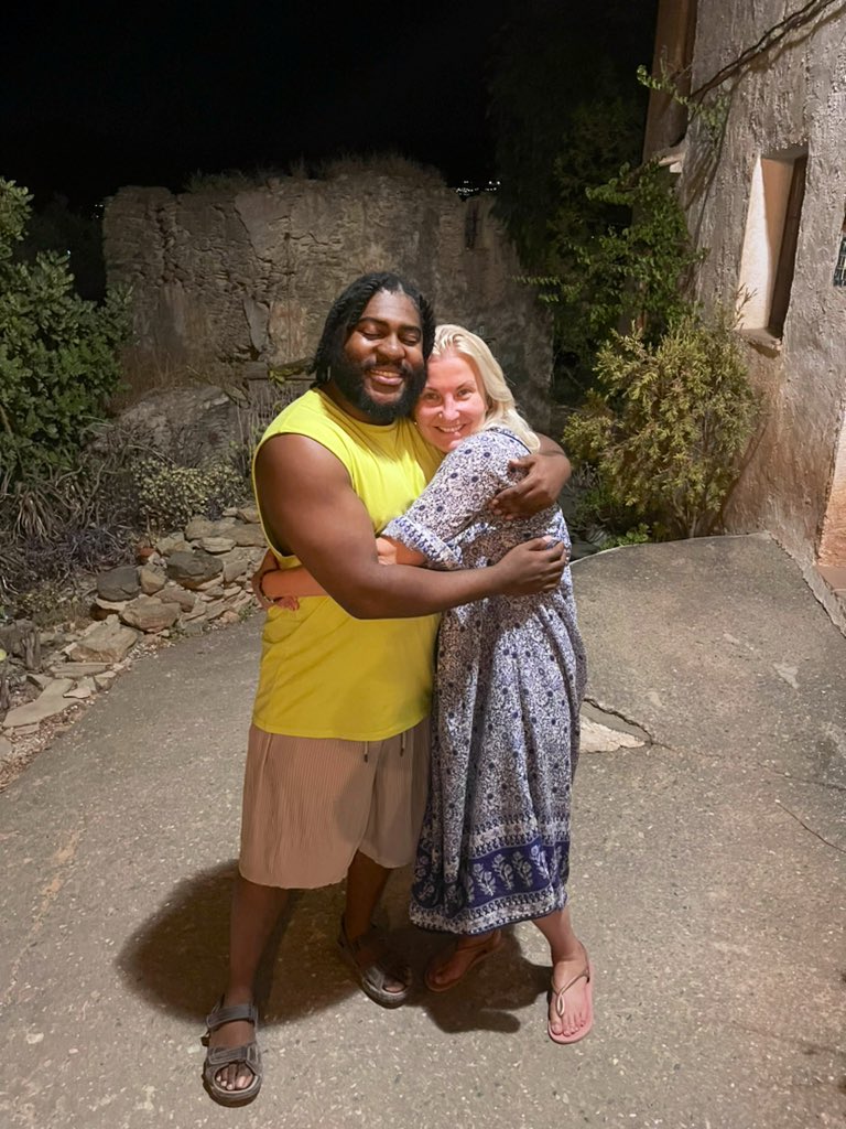 aChildOf2Worlds's tweet image. Some people come into your life and change it forever. You don’t know who they will be, but when they arrive you KNOW. @shellypoole is absolutely that person ❤️

I didn’t think I’d leave this week knowing which direction to sail in, but from today it’s musical high seas. 🎼🫶🏾🎸