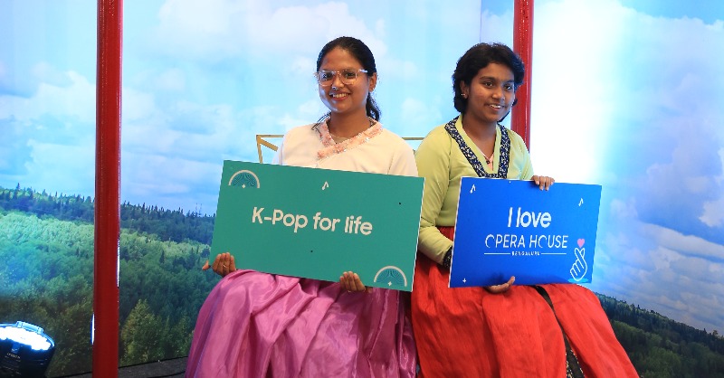 SamsungNewsIN's tweet photo. Can't keep calm cuz the 4th anniversary celebrations are underway at #SamsungOperaHouse!

With many more activities lined up for the weekend, there's still time to join the K-Fiesta fun and celebrate the spirit of #Bengaluru.

#Samsung