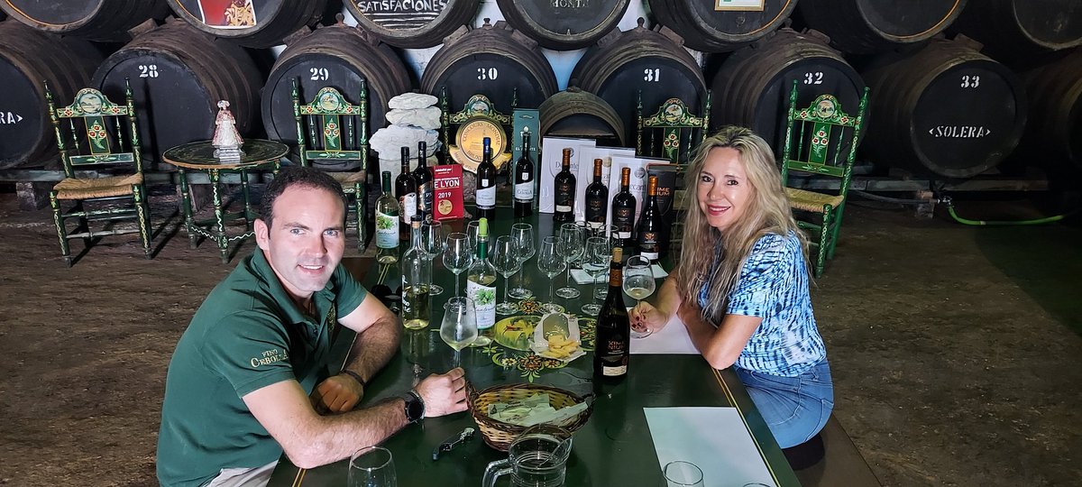 El vino de viejísimas botas de 22 bodegas diferentes de Andalucía son la base que entrelaza la tradición y la innovación de los vinos de <a href="/bodegaselmonte/">Bodegas EL MONTE</a> en <a href="/vinosdomm/">Consejo Regulador DOP Montilla-Moriles</a>. 
Os cuento mi visita en catadelvino.com/blog-cata-vino…
Blog De Bodegas con la Bruja Viri