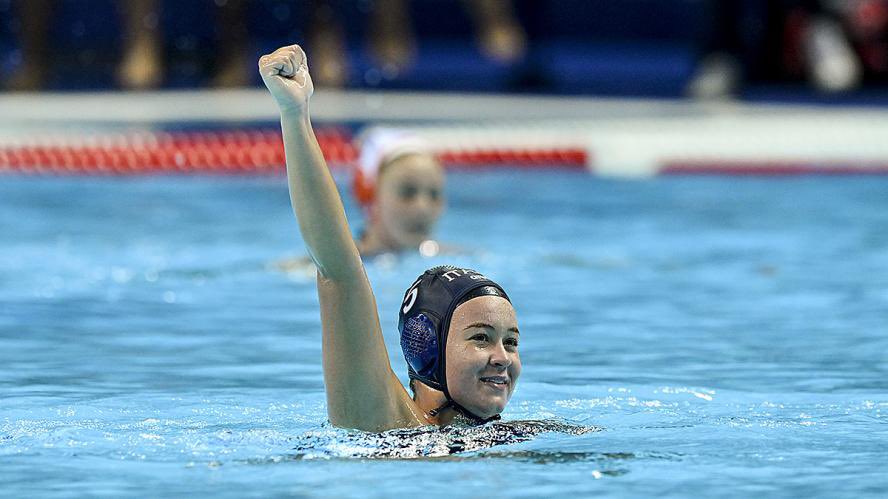 7rosaWP's tweet photo. MEDAGLIA DI BRONZO!!! 🥉🥉🥉

#Italia-#Olanda 16-13
Una partita da montagne russe
Un quarto tempo imperioso (6-1)
Braccia al cielo per il bronzo europeo
#Setterosa sul podio dopo 6 anni
Brave a noi e grazie a voi per il vostro sostegno ❤️

#7rosa 💪🏽🇮🇹💙
#wp2022split
📸 @DBM_Media https://t.co/D9M56cQDWo