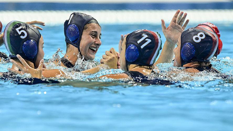 7rosaWP's tweet photo. MEDAGLIA DI BRONZO!!! 🥉🥉🥉

#Italia-#Olanda 16-13
Una partita da montagne russe
Un quarto tempo imperioso (6-1)
Braccia al cielo per il bronzo europeo
#Setterosa sul podio dopo 6 anni
Brave a noi e grazie a voi per il vostro sostegno ❤️

#7rosa 💪🏽🇮🇹💙
#wp2022split
📸 @DBM_Media https://t.co/D9M56cQDWo