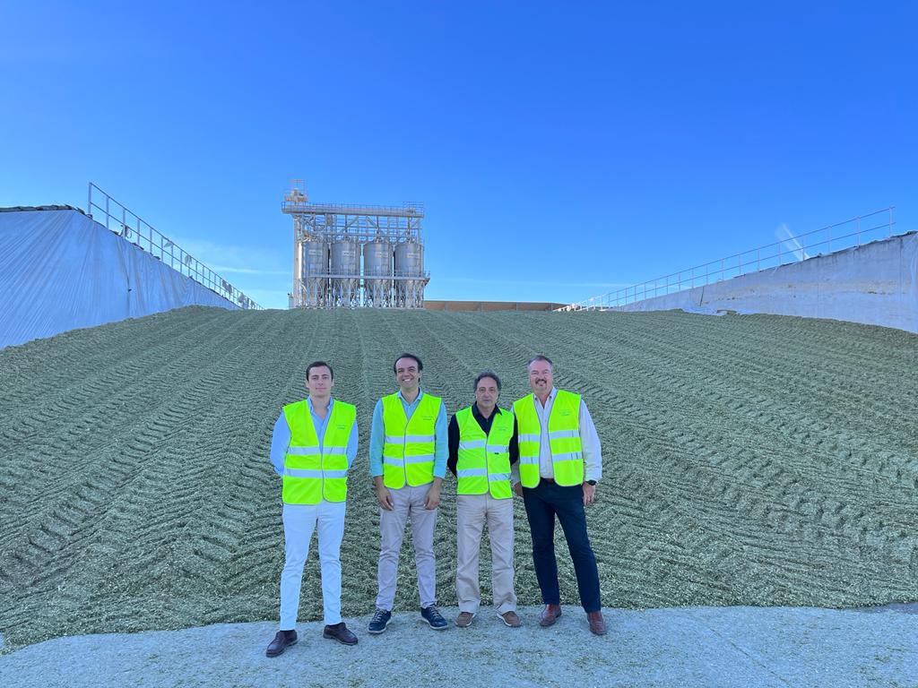 Alex_MdeLeon's tweet photo. “Methane is only a problem if you don’t manage it, if you manage it, it could be the solution” Great learnings from Dr.Mitloehner during this week visits. Thanks @GHGGuru @Covap @AlltechSpain @Alltech @eleonp #planetofplenty https://t.co/Jh5oQ2JGti