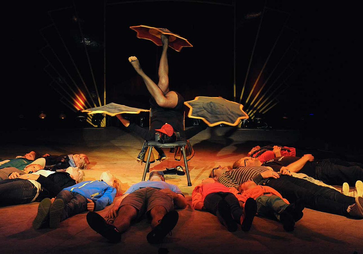☠️La compañia "La Querida" estará en Engañar a la Parca con su espectaculo !Al vuelo!🎪

✈️La Querida Airlines les propone un vuelo lleno de humor y diversión. Dos azafatas harán lo imposible para que no cunda el pánico

📅17 de septiembre a las 21:30 en la Plz del Ayuntamiento💀