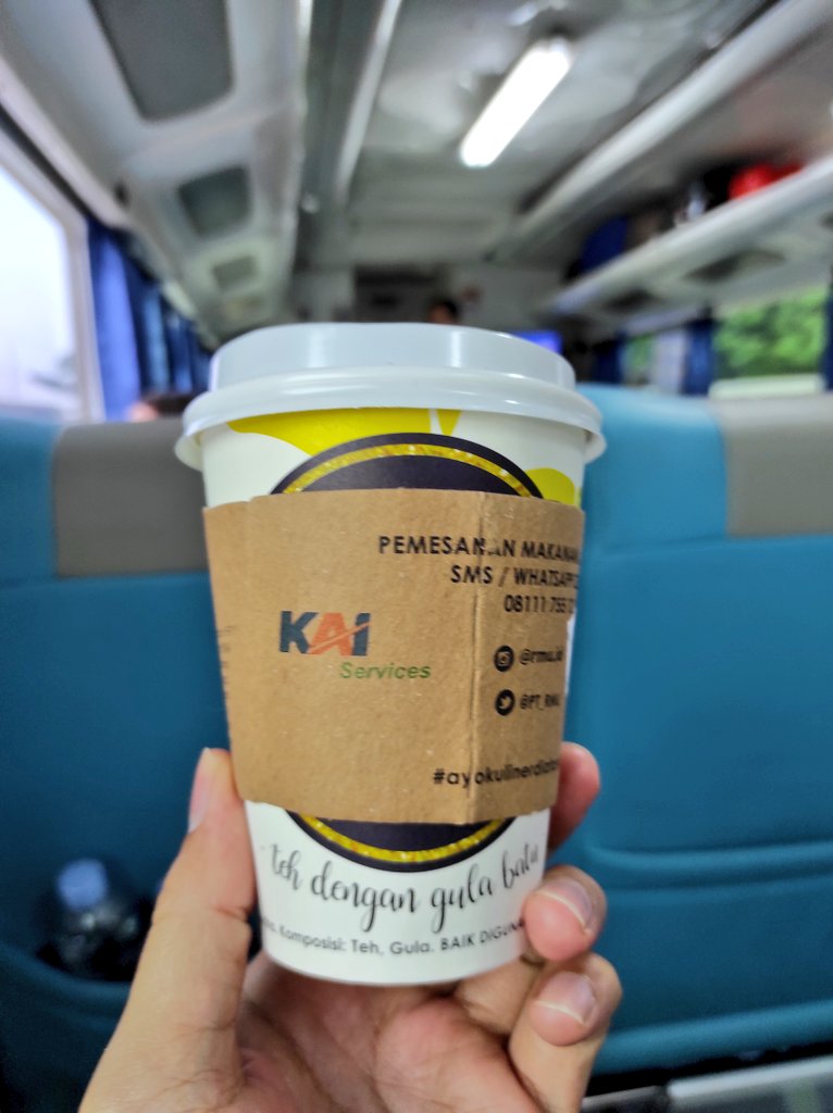 Widino's tweet photo. Min @KAI121 lo punya teh enak bgt sumpah, teh celup tp rasanya kek teh tubruk angkringan Solo. Boleh tau ga mereknya apa? 😁 https://t.co/rBv3c7U7et