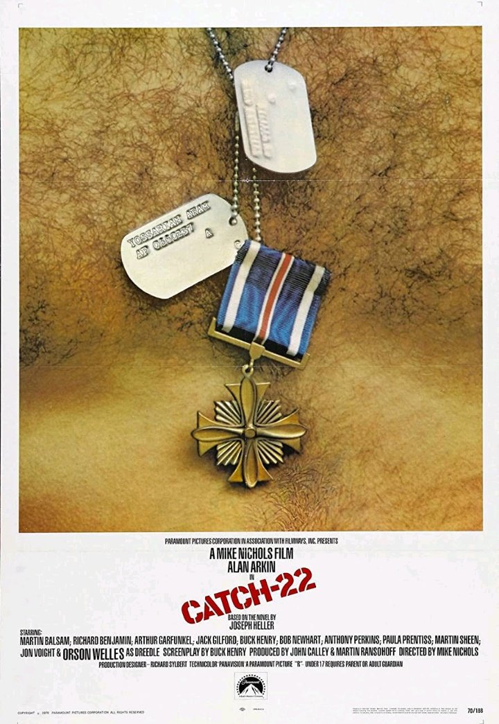 Böyle bazi savaş karşıtı harika tiyatro oyunlari vardir. Hem savaş olgusunu inceler, hem de savaşın göbeğinden bir parodidir... Iste onlardan biri gibi film. #catch22 #mikenichols #alanarkin #josephheller