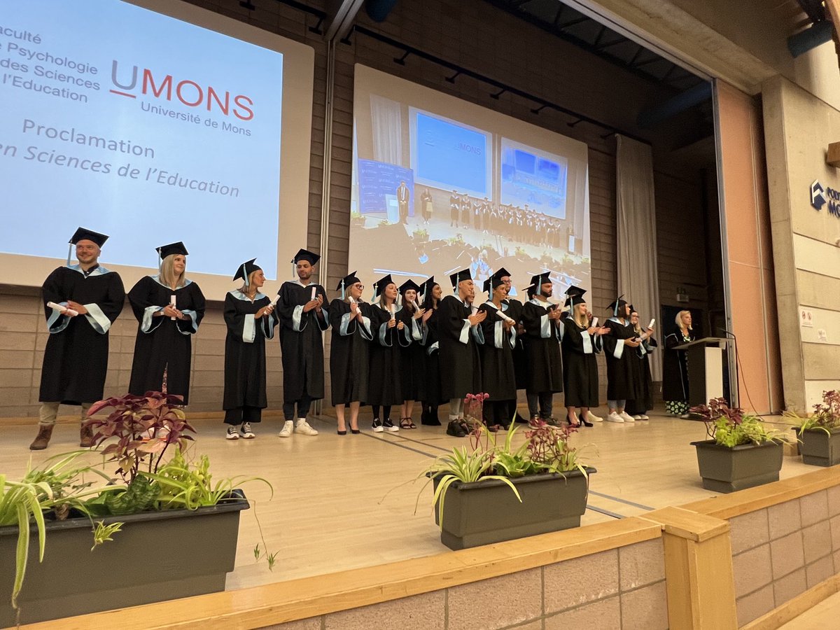 Bravo à tous les diplômés de la FPSE de l’UMons 2022-2023 ! (et plus spécifiquement ici sur la photo aux étudiants du Master en Sciences de l’Education - finalité « Technologie de l’Education »)