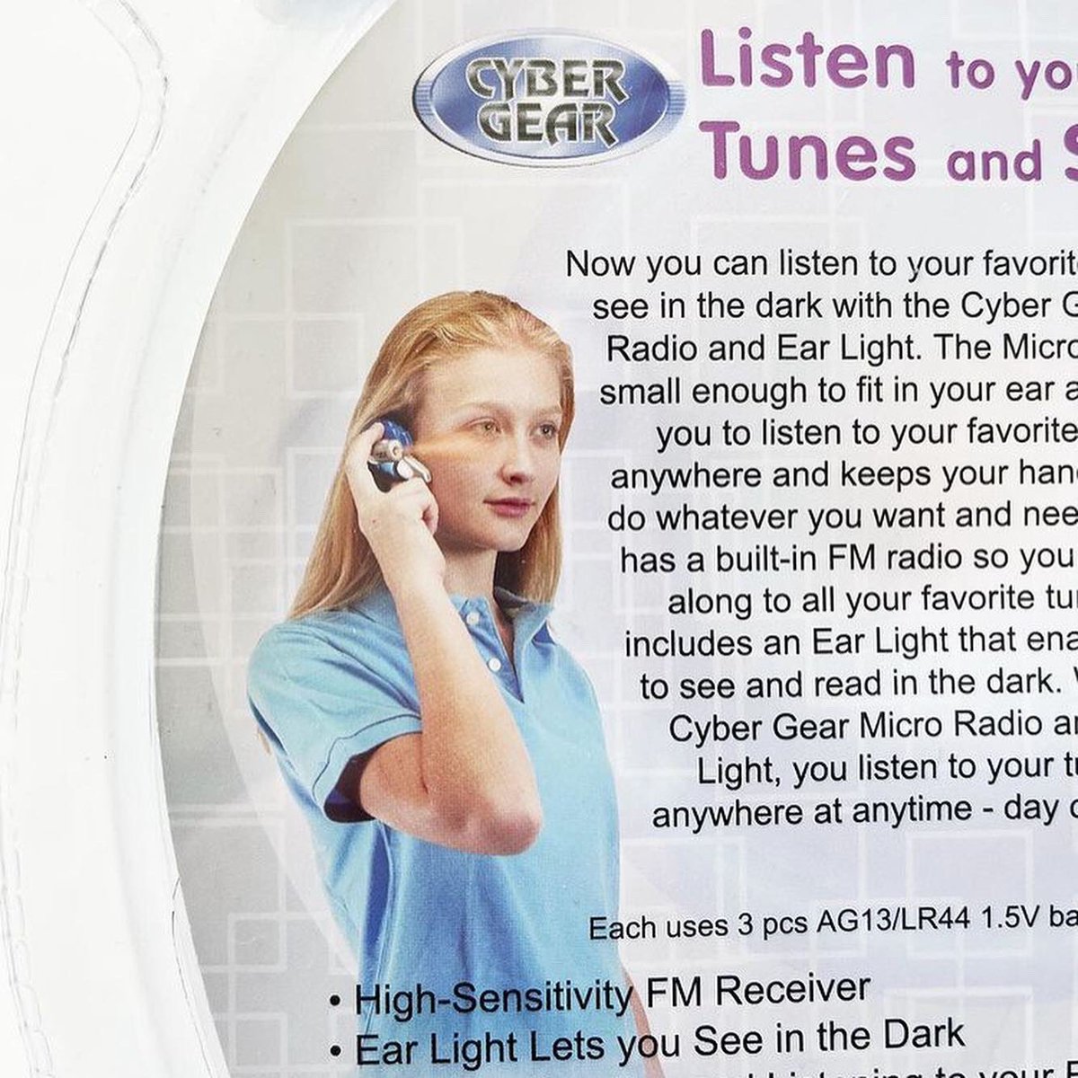 museumsound's tweet photo. Cyber Gear Micro Radio and Ear Light (Sakar, November 2008)
#cybergear #radio #microradio #earlight #seeinthedark #listening #sakar #portablesound #earpiece #notbluetooth #cultureofsound #wearables #portablesoundasfashion #soundbeyondmusic #museumofportablesound https://t.co/LLUJanRkfF