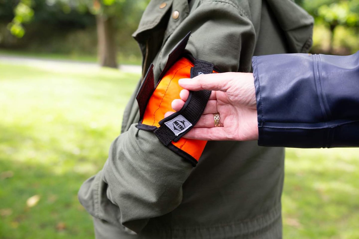 rambletag's tweet image. It&apos;s simple things that make a difference to our everyday lives, and this #RambleTag - Metro guidance aid fits that perfectly.  
It has been thoughtfully designed for comfort and ease for both users.
#VisuallyImpaired #SightedGuide #GuideDog #WhiteCane #Mobility