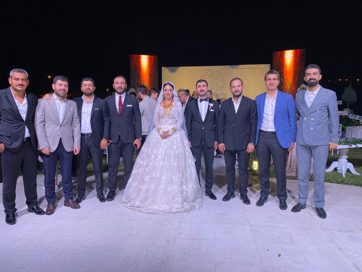 Diyarbekir kale yıkılıdı geçmiş olsun :)) Çok değerli dostum kardeşim <a href="/MNSeydaAkyildiz/">M.N. Seyda Akyıldız</a> 'a ve değerli eşi Dilber hanıma ömürboyu mutluluklar dilerim...