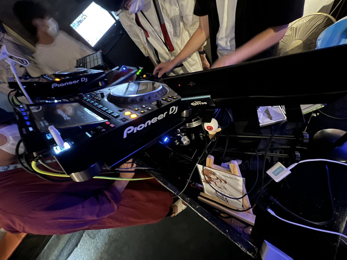 rpmcdelta's tweet photo. 初めて行った　あるけみ
初めて触った　CDJ
いろんなプレイを見ることができました

優しく、丁寧に教えてくれた
rio先生、いさみく先生🫶🏻
とても貴重な時間でした

DJもっと上手くなれる様に練習していきます！！

ありがとうございました😊

#DJ_mode
#rio
#ISAMIX https://t.co/Ttvwy0HqYG