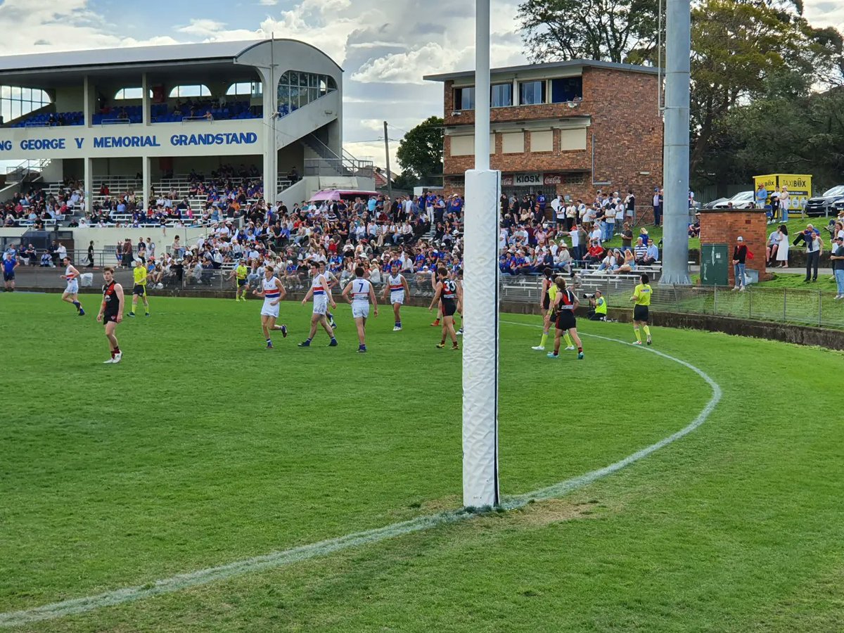 tealfooty's tweet photo. Another big footy day. I was doing @northshorefc Team App &amp; Twitter updates for @AFLSydney Grand Final. UNSW-ES were too good for North Shore today &amp; we went down by 30 points. But always good to be at the coalface of the game. https://t.co/YyZxq2LzEB