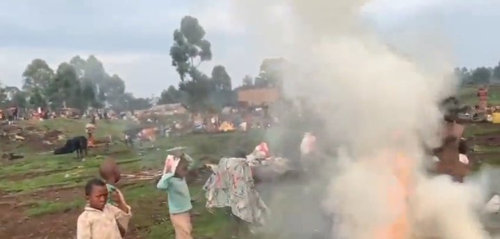 RdcSungaa's tweet photo. #Alerte: Une femme enceinte déplacée de guerre @FARDC_off et #M23 à Rutshuru, est morte ce vendredi 08 septembre 2022 dans le camp des déplacés à l’EP 
#MBOGA. Via @Journaliste24

Le manque des soins serait à la base.

Allô @OMSRDCONGO 
@UNOCHA_DRC ,@Presidence_RDC https://t.co/gzTYSfsItO