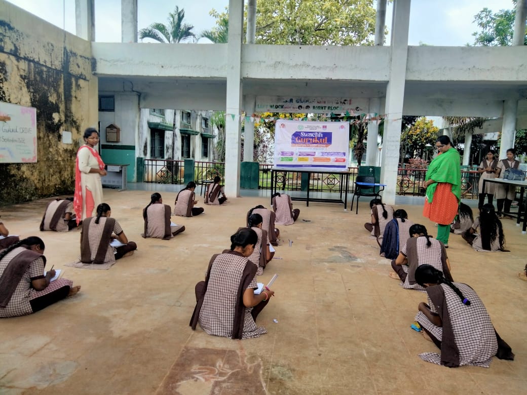 TNagarkurnool's tweet photo. Essay writing and painting competition conducted as a part of swach gurukul #swachhgurukul @DRonaldRose @TSWREISOCIETY https://t.co/abcaLhx6Fj