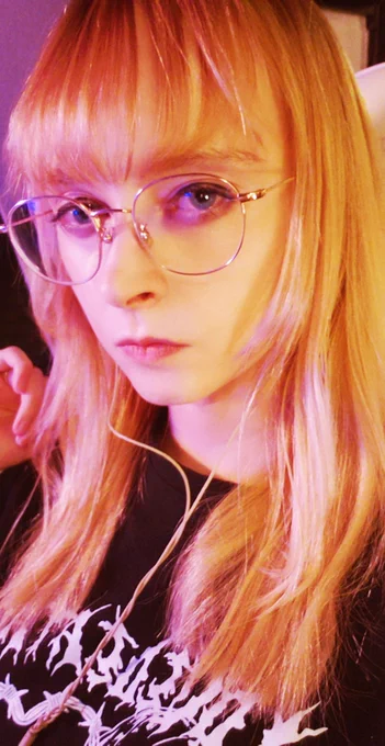 Edgy selfy teehee 