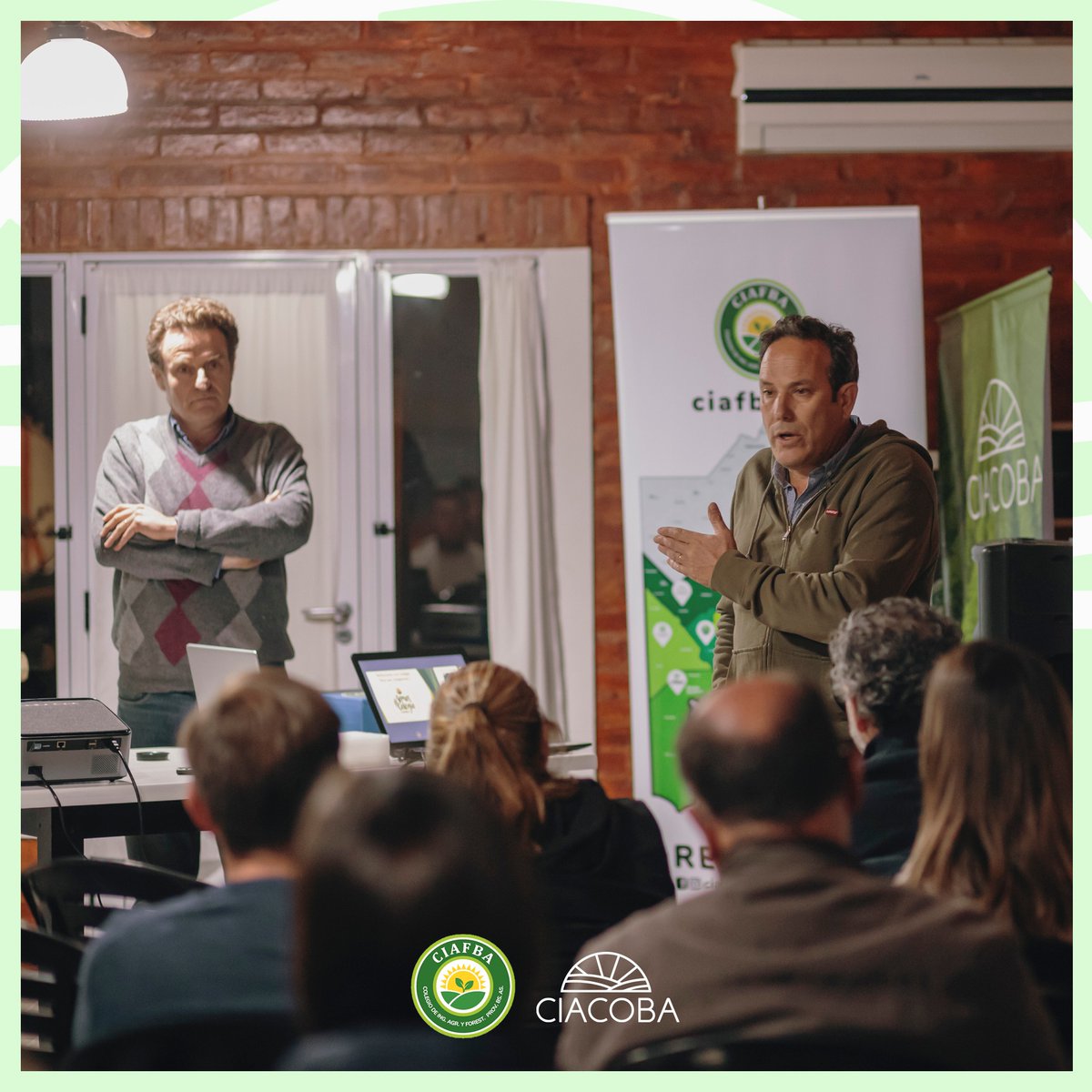 CentroIACOBA's tweet photo. 👥Encuentro de Ingenieros Agrónomos en Tres Lomas
El Ing. Agr. Juan Pablo Vidaurre (MP 0324) presidente de CIACOBA, acompañado por el Ing. Agr. Carlos Borniego (MP 0068), presidente de Región Sur de CIAFBA dieron la bienvenida formal del encuentro al que asistieron 35 colegas. https://t.co/EmMY6DEyIU