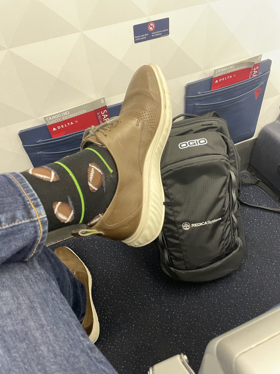 caudleag's tweet photo. College football weekend plus business travel 🏈 🎒 ⁦@RedicaSystems⁩ ⁦@Delta⁩ ⁦@PDAonline⁩ https://t.co/ieoEeU4RmL