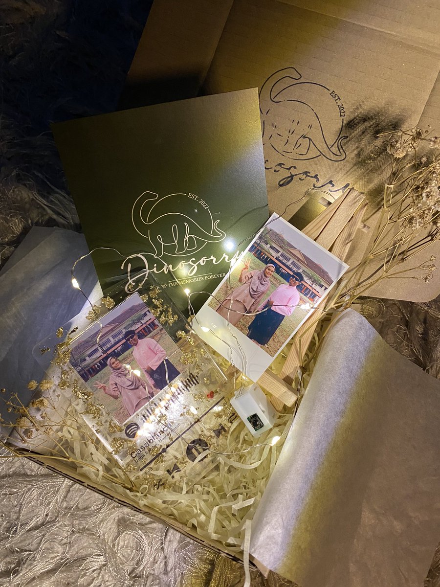 Dinosorry_co's tweet photo. Cantikkan spotify plaque ni? Murah pulak tu 18 ringgit je tau! Sesuai untuk bagi dekat kawan or partner korang!😍

Nak Order?
📌 https://t.co/fKEAXbTD78 https://t.co/BLokMyNY7F