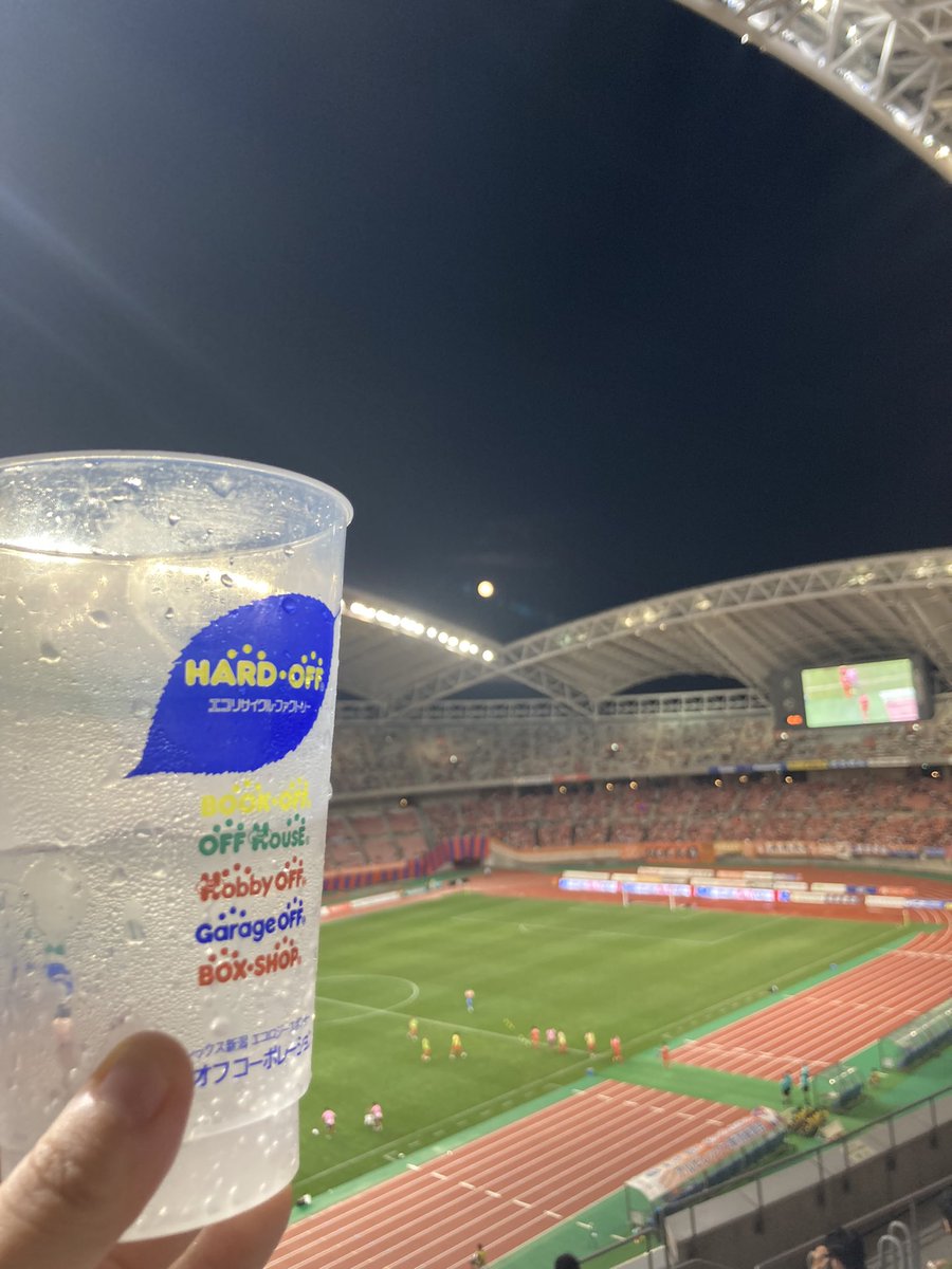 Libra0419's tweet photo. 今日は甥っ子とサッカー観戦⚽️
隣でずっーと酒飲んでます🤣🤣 https://t.co/KvD0VuxXO9