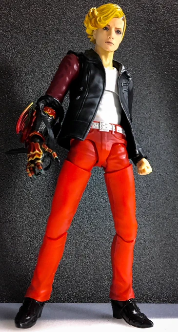 figuartsのアンク(人間態)の通常顔、これだけ違和感が強かったので、目をリペしました。
二重の線が細くて描きにくかったです。
リペ前撮り忘れていてレビューから拝借しました。
あとは鼻を削ろうかな…(h 