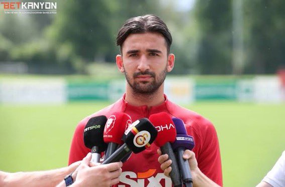 Galatasaray’da Kasımpaşa maçında cezalı Abdülkerim Bardakçı yerine Emin Bayram sahada olacak. #GalatasaraySK