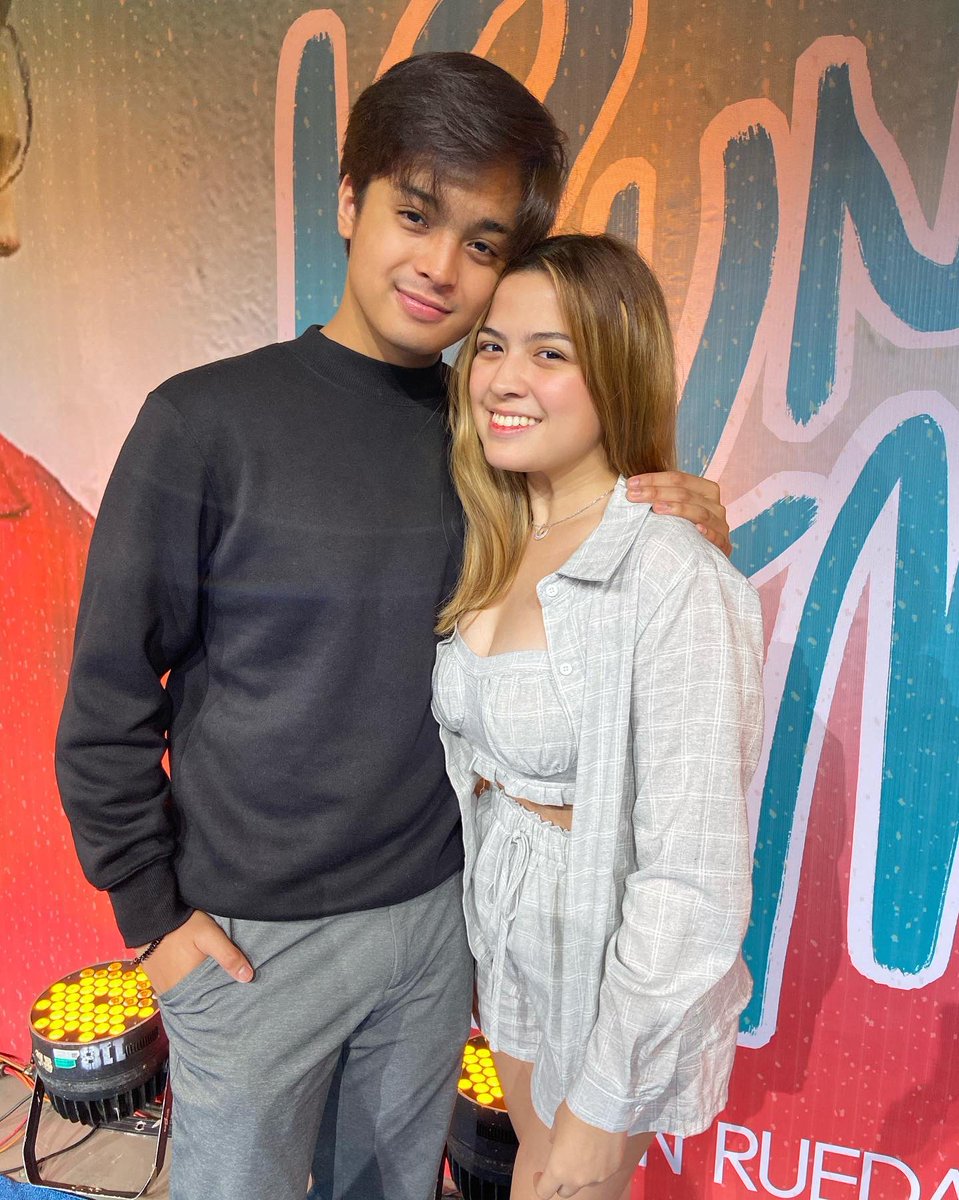 kluofc_'s tweet photo. KDLex is a power duo that has the potential to be one of the greatest love teams in showbiz.

They have an incredible chemistry and are great at playing off each other. They don't just make a good couple, they're perfect!

ISANG TULOG NA LANG
#RunToMe https://t.co/NGAarLmC62