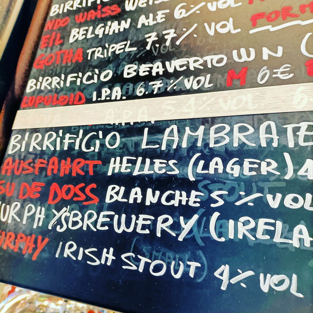 Questa cosa che posso arrivare in #stazionecentrale e farmi una #SudeDos insieme a #Radeschi del <a href="/BirriLambrate/">Birrificio Lambrate</a> mi piace un sacco! Il viaggio sarà sicuramente più piacevole non trovate?
#cheers
#beer #birrartigianale #paoloroversi #blanche #scrittore