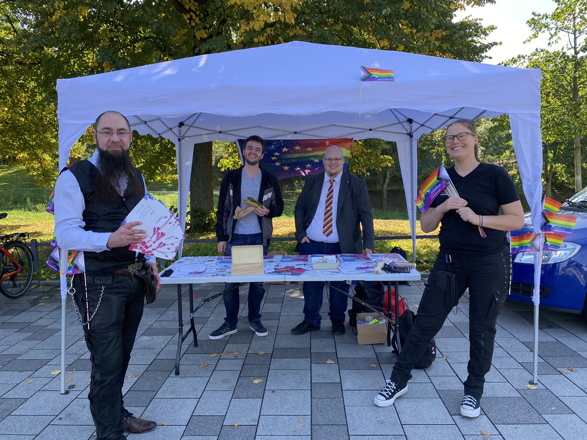 PdH_MV's tweet photo. Heute ist der CSD-Ständetag im wunderschönen #Rostock ! Wir sind schon da und freuen uns auf tolle Gespräche mit euch am #KröpelinerTor ! 😁 https://t.co/BEYiWCmuD7