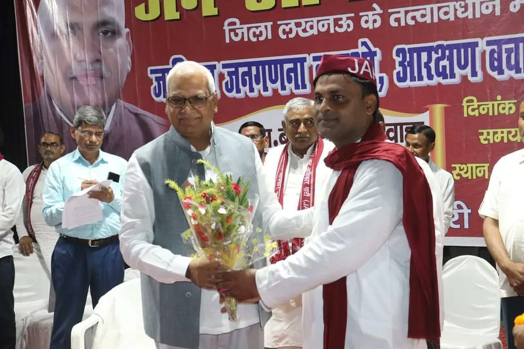kushwahaFC's tweet photo. पुष्प गुच्छ देकर आदरणीय राष्ट्रीय अध्यक्ष बाबू सिंह कुशवाहा जी का अभिनंदन करते राष्ट्रीय सचिव एवं लखनऊ मंडल प्रभारी  #jap #team_jap  #sanjeevshakya https://t.co/lGjfWGKqR9