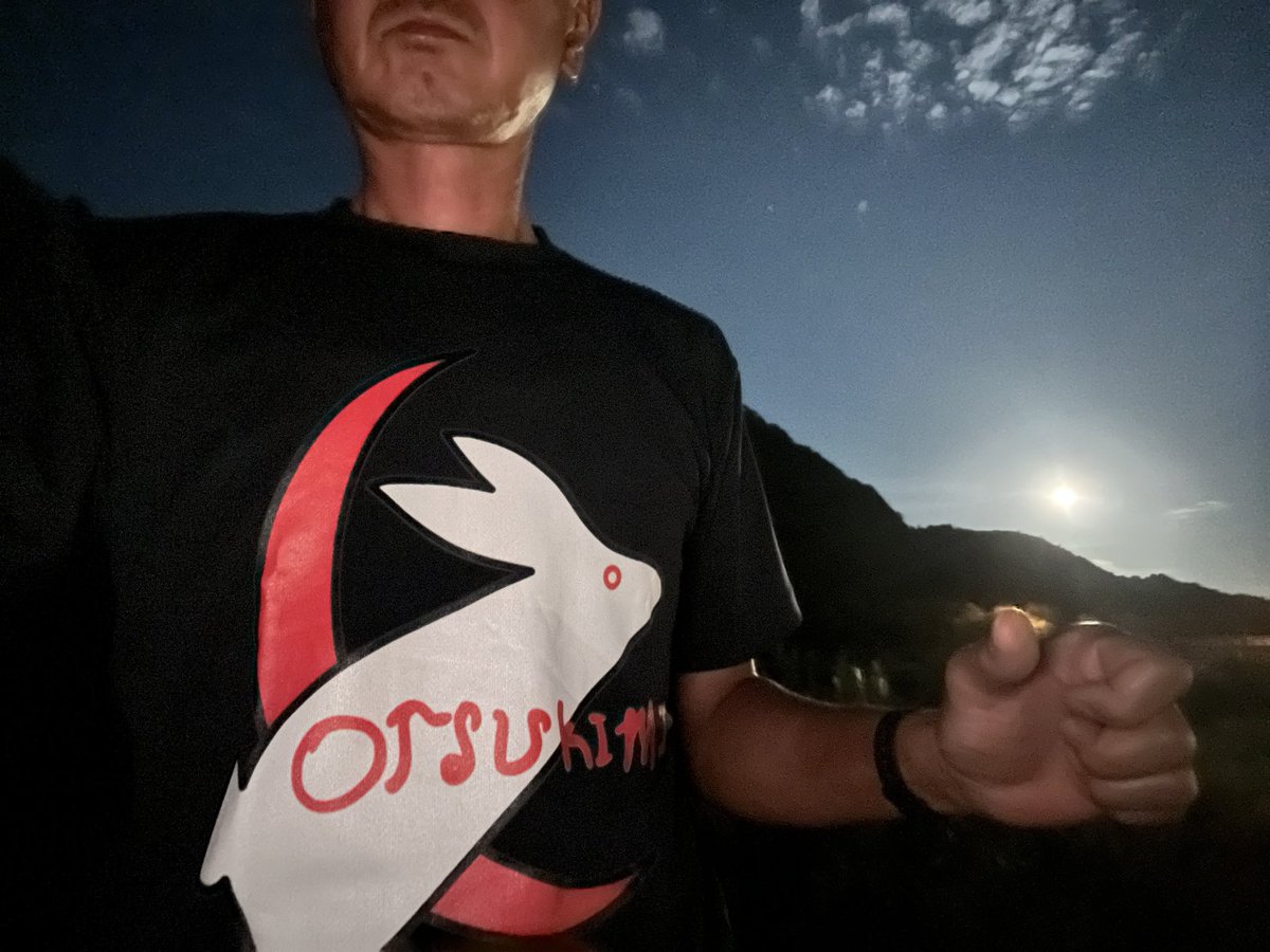 garasuya_rock's tweet photo. 満月デス
中秋の名月イコール満月ではありません。
休日、キャンプ、快晴、満月がドンピシャに重なったラッキーな夜！

れいなさん、ラッキーTシャツありがとう！ヽ(´▽｀)/

@Reina19jp https://t.co/GeIUL9STZl
