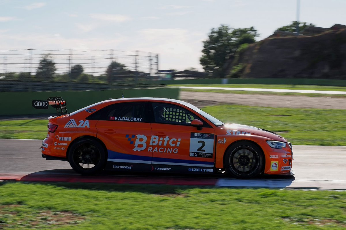 PNKMotorsport's tweet photo. ❗️ Pole position nella prima divisione della Coppa Italia Turismo per @vedatalidalokay del @BitciRacing a @Vallelunga

📺 Gara 1 scatterà alle 16.15, da seguire in diretta su MS Motor TV e sul nostro canale YouTube

📸 Mattia Arfelli - Agenzia Signori

#gprace #gruppoperonirace https://t.co/QcuKas6Z4V