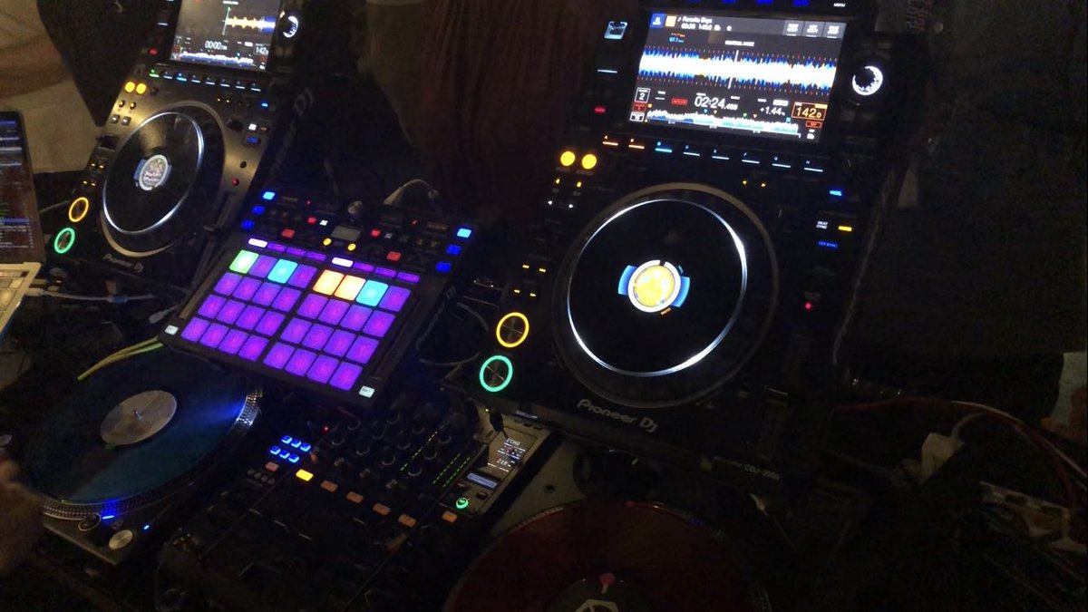 _re2u_'s tweet photo. お疲れ様でした！
CDJ3000触れてめちゃめちゃ満足です！
色々なトーク聞けたり、脱初心者のいろいろ聞けたのほんとに充実してました👏
DJのモチベーション高まって来てよかったと思いました🙋‍♂️
#DJ_mode https://t.co/pF9zJmQJxt