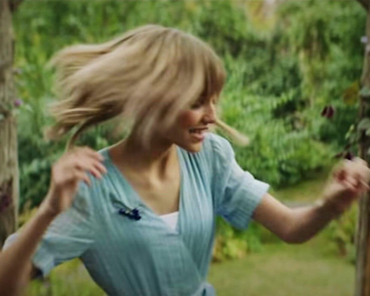 FANderWaalNews's tweet photo. .@GraceVanderWaal • #ScreenshotSaturday
#SoMuchMoreThanThis MV via #GraceVanderWaal on @YouTube
👉 https://t.co/2FOe6zcxbP
2017.12.04 / 31.95M Views
#KevinSlack #SMMTT #JustTheBeginning #SupportGraceVanderWaal #LionsDen #Megalopolis #ChooseKindness https://t.co/obnlToP7Ku