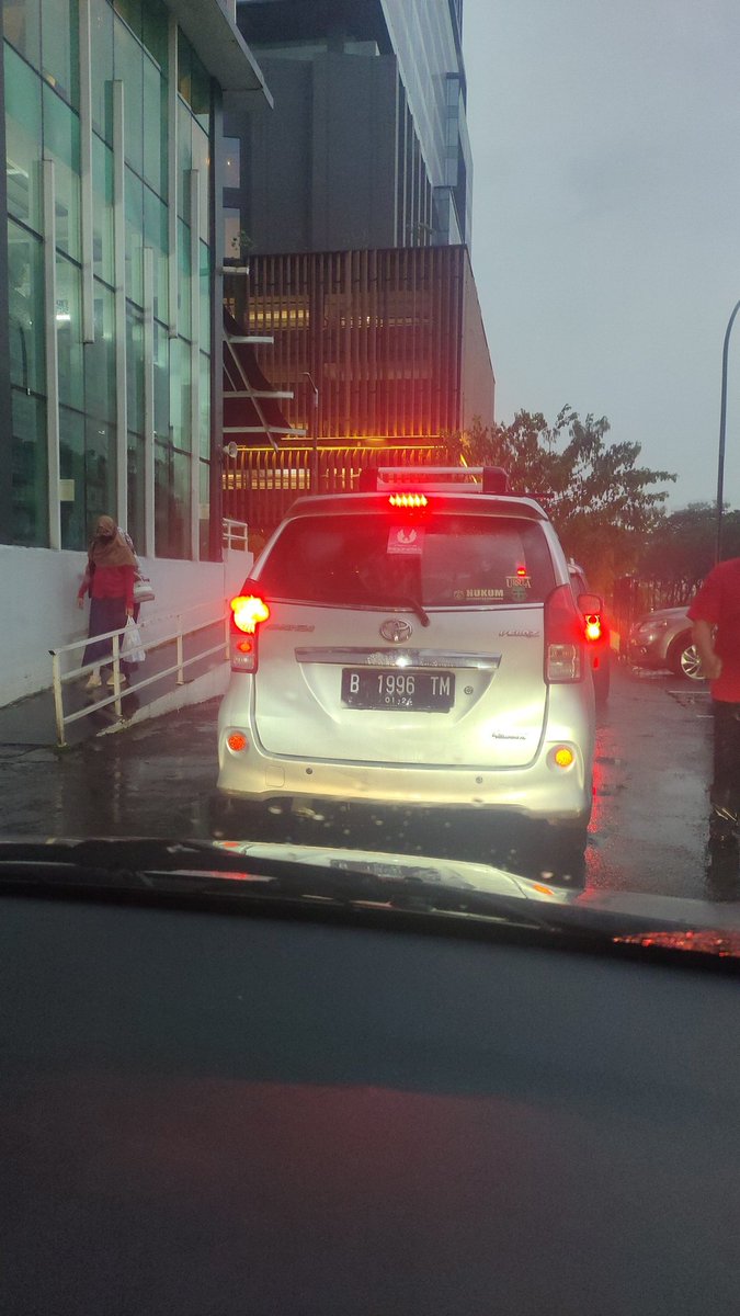 enviicii's tweet photo. BSD macet parah sampai ke lobby hotel santika https://t.co/5yeNJlGRIg