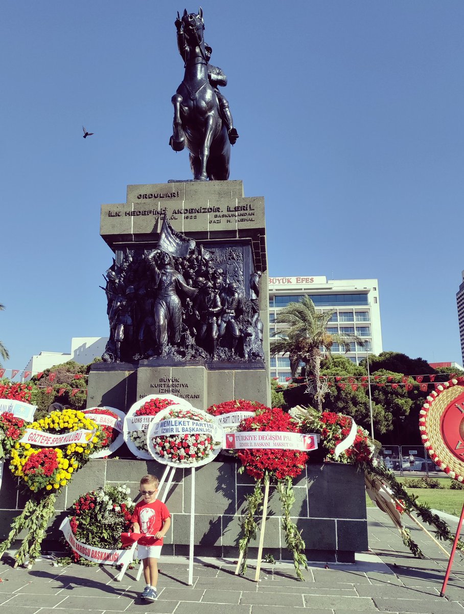 aylingld's tweet photo. Kurtuluşun kutlu olsun güzel İzmirim ❤️🇹🇷 #izmir #alsancak #geccek https://t.co/vGGDGcaqle