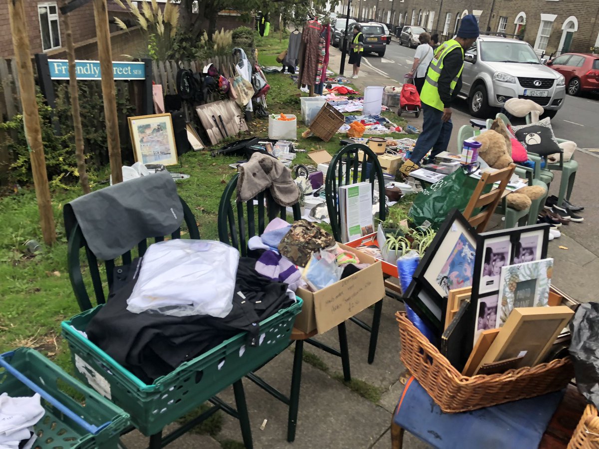PlaceKaths's tweet photo. #SaturdayMorning #SaturdayVibes #CostOfLivingCrisis #EnergyCrisis #shoplocal @Broc_Soc Front garden sale weekend come buy at our pay what you can afford #Market #schooluniform #Fashion #Bricbrac support our work #WeCare #Deptford #Lewisham 11-3 This Sat & Sun https://t.co/1LP3nqIYZE