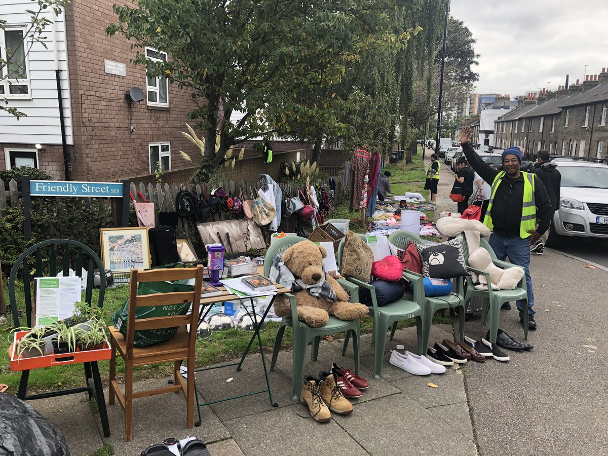 PlaceKaths's tweet photo. #SaturdayMorning #SaturdayVibes #CostOfLivingCrisis #EnergyCrisis #shoplocal @Broc_Soc Front garden sale weekend come buy at our pay what you can afford #Market #schooluniform #Fashion #Bricbrac support our work #WeCare #Deptford #Lewisham 11-3 This Sat & Sun https://t.co/1LP3nqIYZE