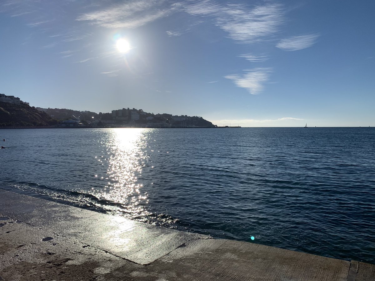 loulouscorpio's tweet photo. Great start to the weekend with an 8am #Swimble &amp; a catch up with a swim buddy, you can see some our swim community gathering at the steps for our daily prescription of #VitaminSea we are so lucky to live here! 🧜‍♀️ @getbluemind https://t.co/jP30PHNRUF