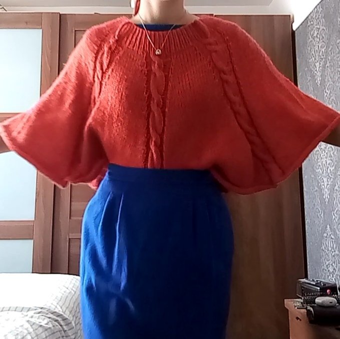 KnittedPanda's tweet photo. Excuse the colour change, it's the filter but I have had the lovely realisation that my hand knitted skirt looks cool as a shawl too! Multipurpose!! #knitting #MadewithMarriners https://t.co/LvCG0Pyd6V