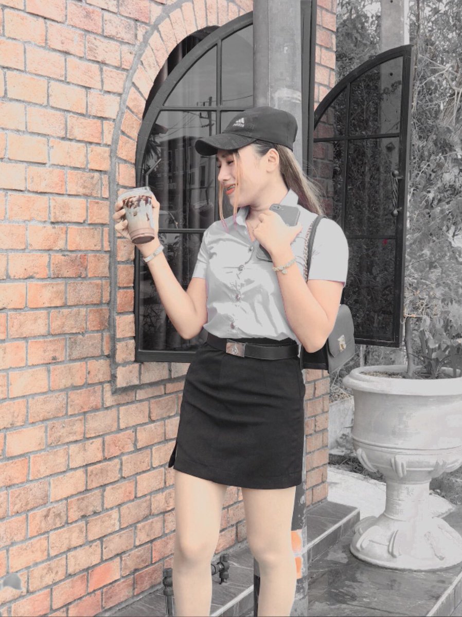 rinladq198's tweet photo. การเงินมีปัญหาใส่ชุดนักศึกษาไปหาพี่ได้ไหมค่ะ 🤣👻 #หยอกๆ #นราธิวาส https://t.co/vZ5zYgioWa