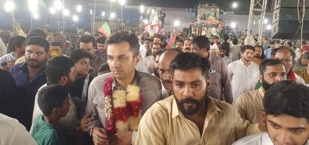 AliAshraf___'s tweet photo. گوجرانولہ جلسے کے حوالے سے ریلی نکالی گئی جس کی قیادت میرے ساتھ لالہ اسد اللہ پاپا  نے کی۔ ریلی کا اختتام جناح سٹیڈیم میں ہوا۔ریلی میں کارکنان کی بڑی تعداد نے شرکت کی ۔ https://t.co/pPZNxOJuKO