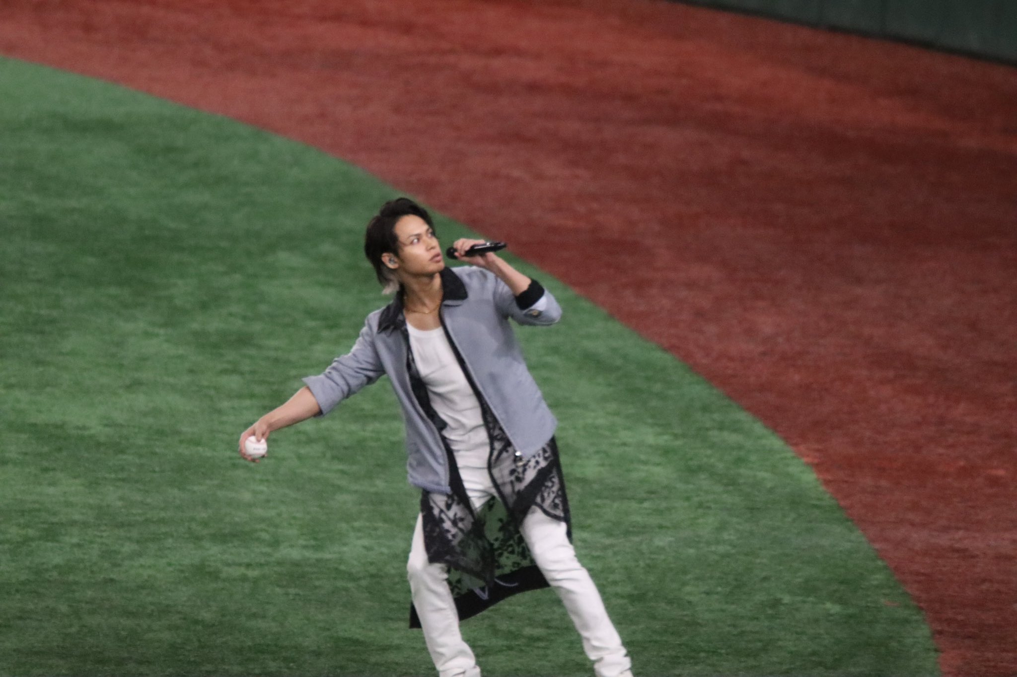 FcSZecyaAAA-Jq-?format=jpg&name=large