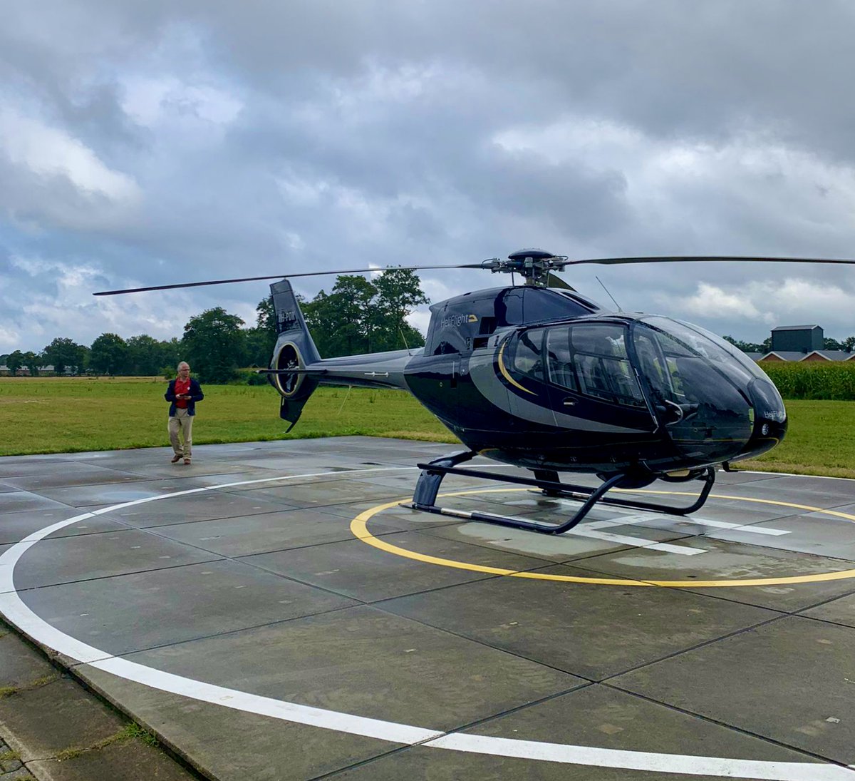 scansys's tweet photo. We trokken er gisteren met het hele Scan Sys team op uit... In kleine groepjes een rondvlucht gemaakt in een helicopter 🚁 en daarna een speurtocht op de tandem 🚲 Na afloop hebben we heerlijk gegeten. Het was een TOP dag! 🔥
#teamuitje #scansys https://t.co/vhVUiA6tj6