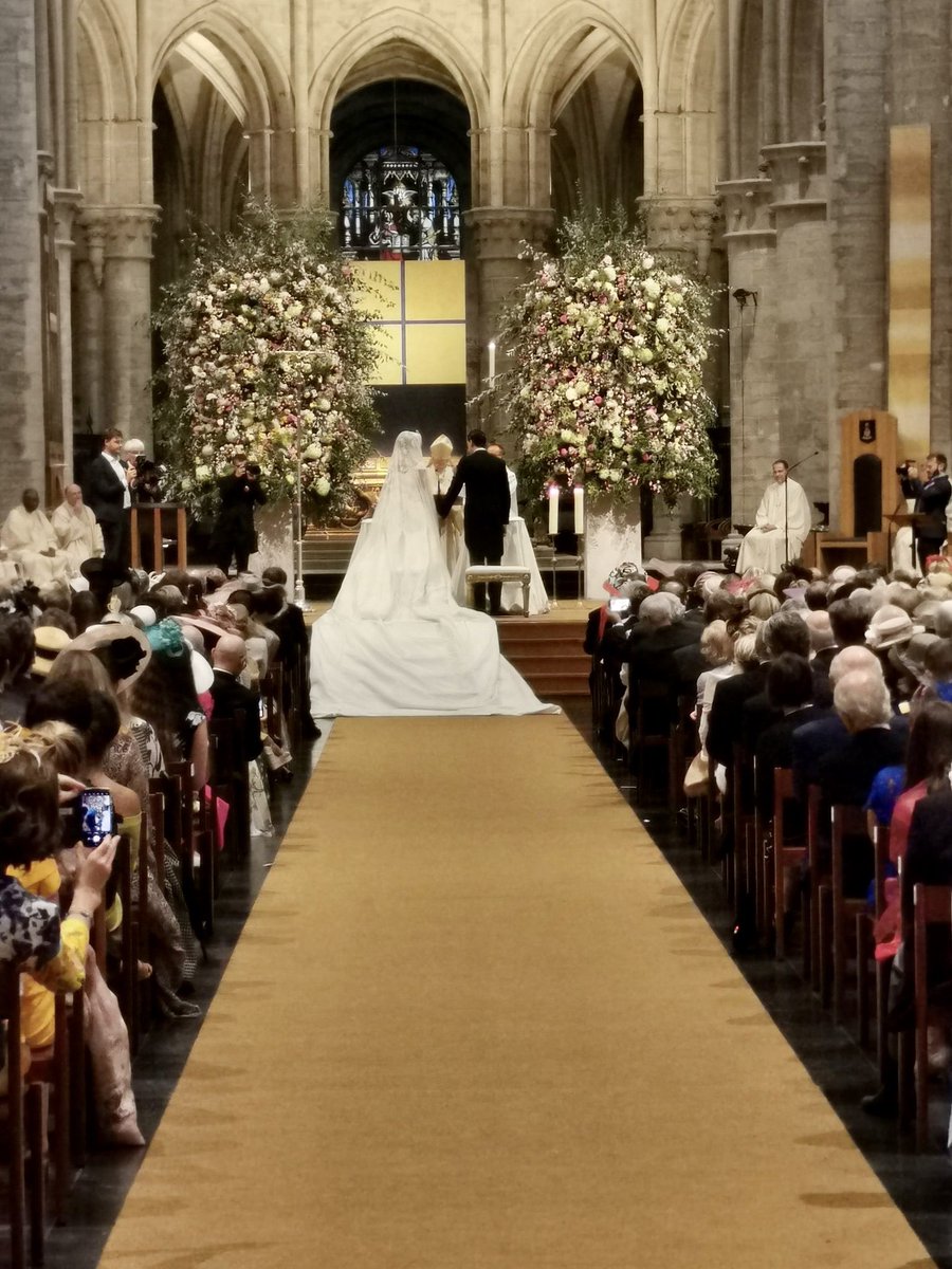 Vive les mariés  
Maria-Laura de Belgique et William Isvy