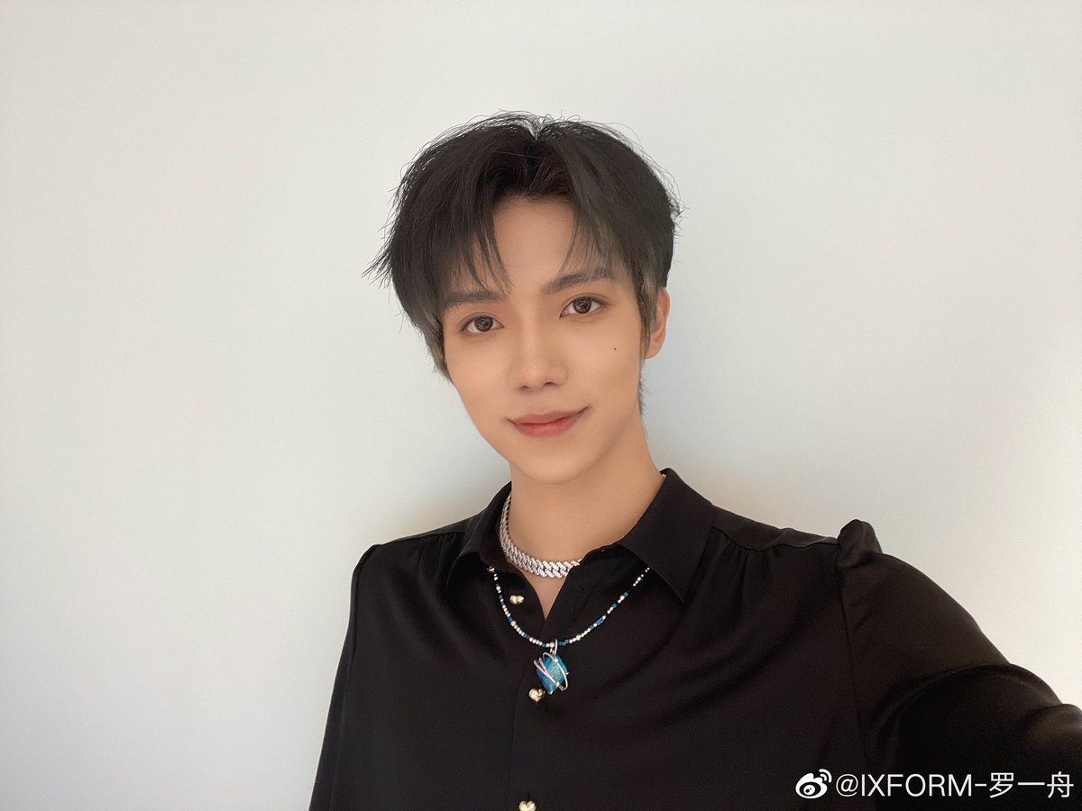 [💚] Weibo Update! 

บนพระจันทร์

#IXFORM
#LuoYizhou 
#หลัวอีโจว 
#罗一舟