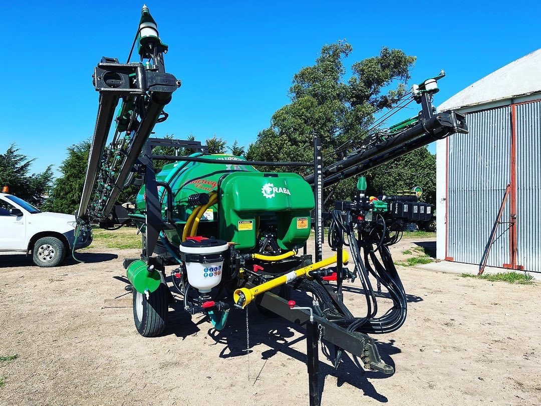 surenamaquinas's tweet photo. Entrega Pulverizadora PRABA de 3000 lts en tandem full con 22 mts de barral!! Gracias Roald Dreyer de Cufre - Colonia por la confianza!!💪💪💪🙌🏻🙌🏻🙌🏻🔥🔥🔥 #Sureña #sureña_maquinaria_agricola #praba #pulverizadora_praba https://t.co/5uXtmTkAIj