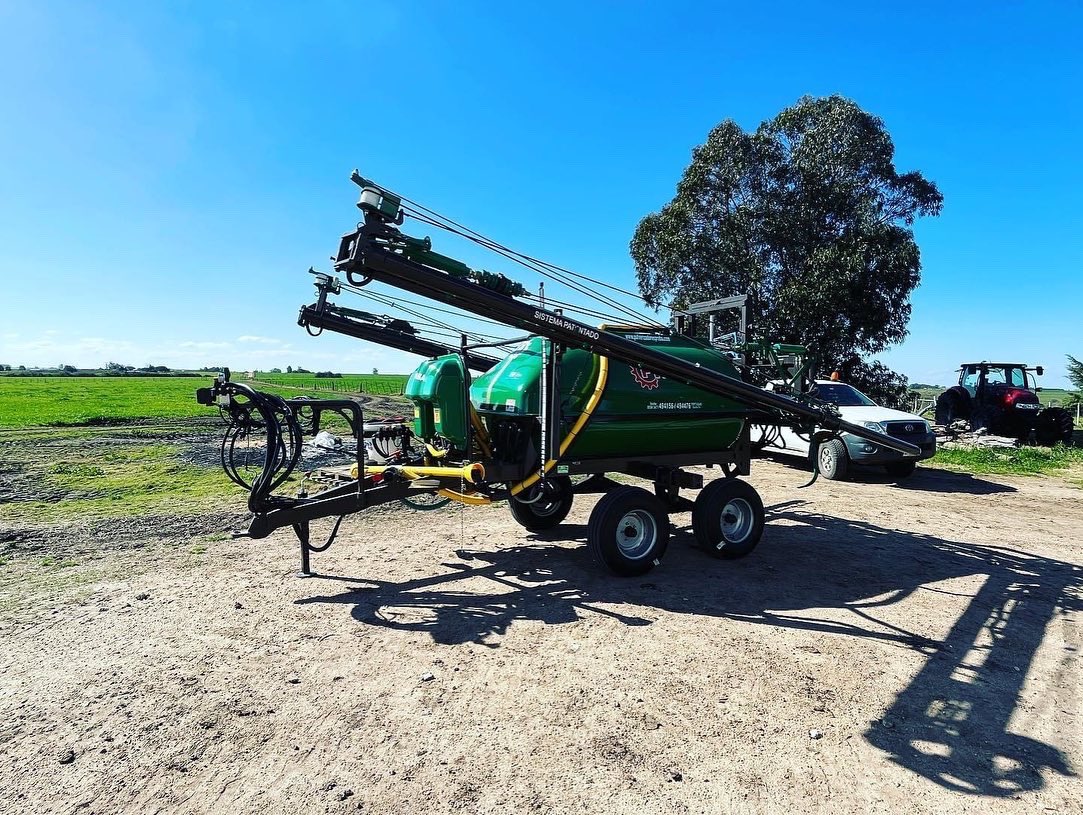 surenamaquinas's tweet photo. Entrega Pulverizadora PRABA de 3000 lts en tandem full con 22 mts de barral!! Gracias Roald Dreyer de Cufre - Colonia por la confianza!!💪💪💪🙌🏻🙌🏻🙌🏻🔥🔥🔥 #Sureña #sureña_maquinaria_agricola #praba #pulverizadora_praba https://t.co/5uXtmTkAIj