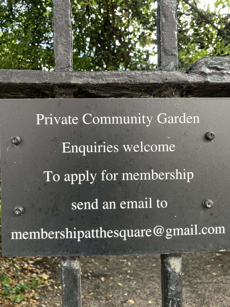 jayladd9876's tweet photo. Lads, just taking a walk around me beloved #dublin .. post #covid checking out places I haven’t been in a while .. wasn’t expecting this on #fitzwilliamsquare .. #wtf … since when are parks closed in a welcoming city 🤷♂️ https://t.co/0kSxMAFLcH